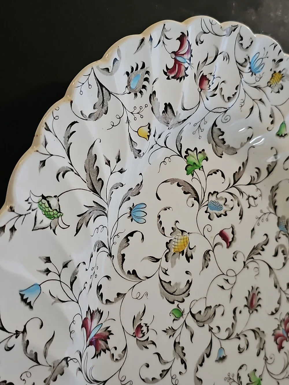 Vintage Vanity Fair Cream Scalloped Large Floral 16